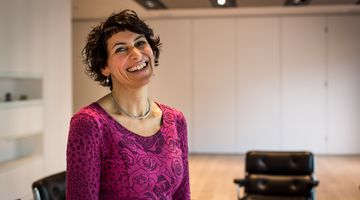 Farsaneh Samadi ©BBE/Jörg Farys Portraitfoto einer Frau (Farsaneh Samadi)